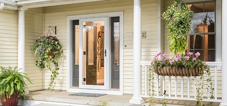 screen door installation in Hilmar-Irwin